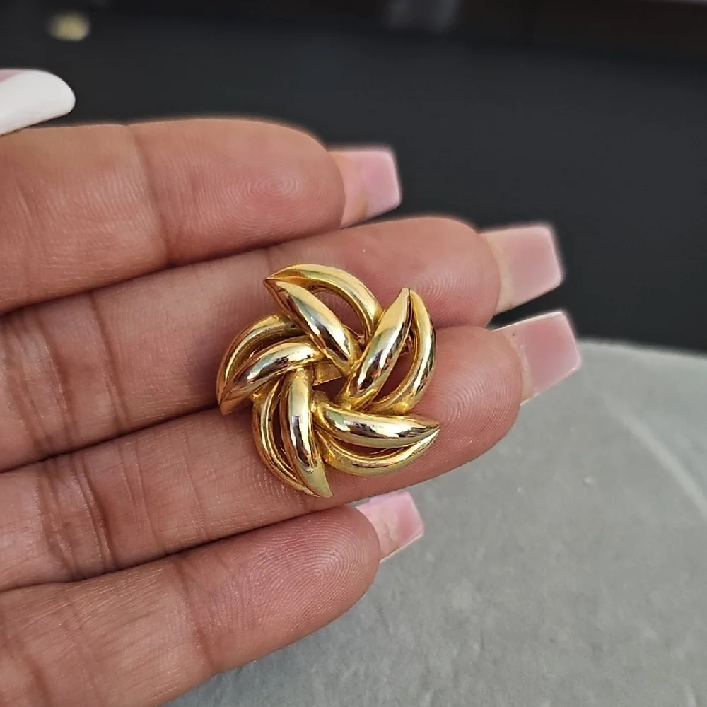 Vintage Pinwheel Flower Brooch